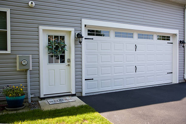 24/7 Emergency Garage Door Panel Replacement experts in Mecosta County County, MI